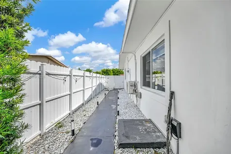 10202 SW 33rd Street Miami FL 33165