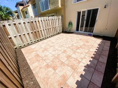 8661 NW 4th Terrace Miami FL 33126