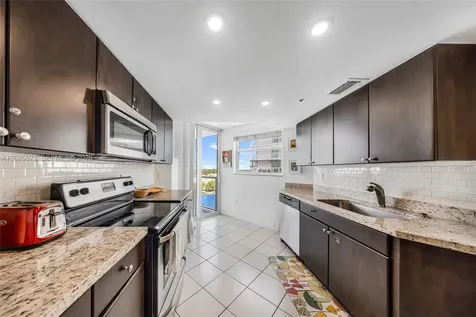 5880 Collins Avenue Miami Beach FL 33140