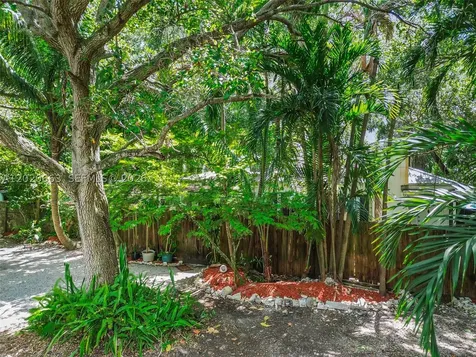 3595 Avocado Avenue Miami FL 33133