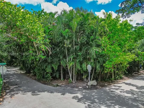 3595 Avocado Avenue Miami FL 33133