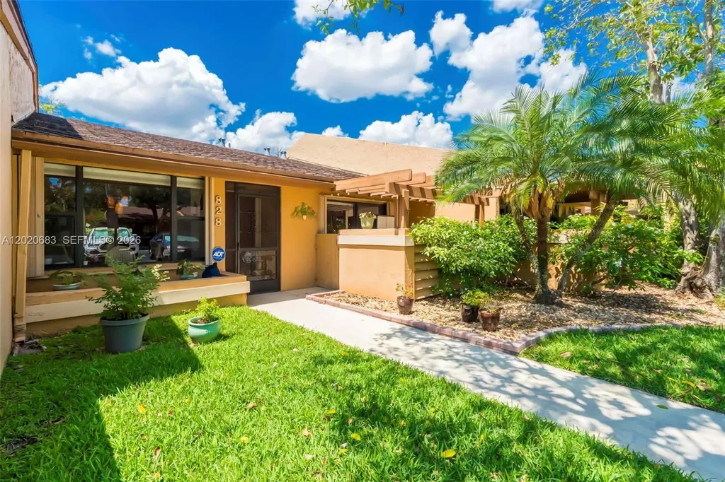 828 NW 79th Terrace Plantation FL 33324