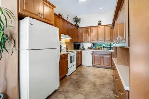828 NW 79th Terrace Plantation FL 33324