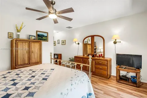 828 NW 79th Terrace Plantation FL 33324