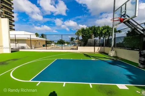 600 NE 36th Street Miami FL 33137
