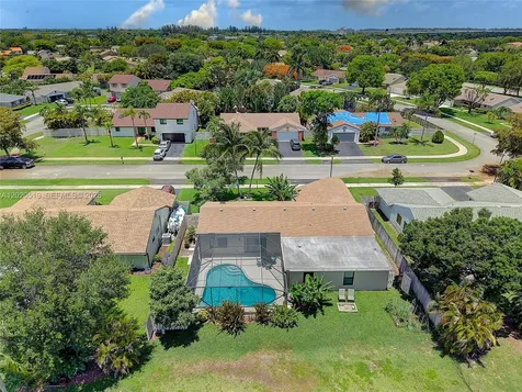 1070 Cedar Creek Way Davie FL 33325