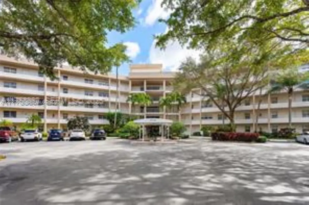 3800 Oaks Clubhouse Drive Pompano Beach FL 33069