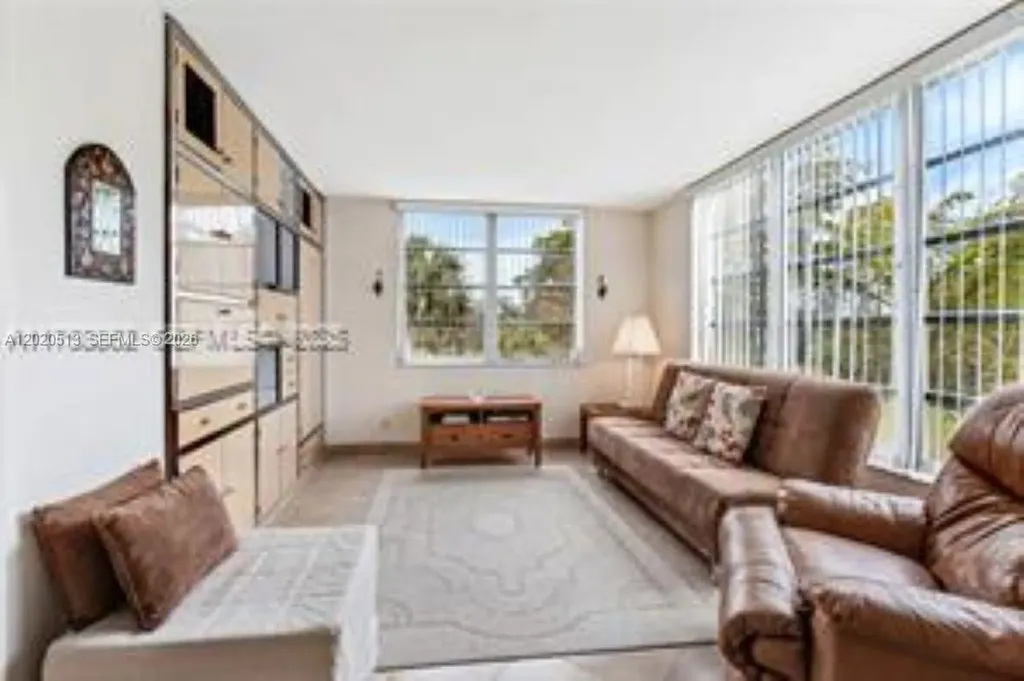 3800 Oaks Clubhouse Drive Pompano Beach FL 33069