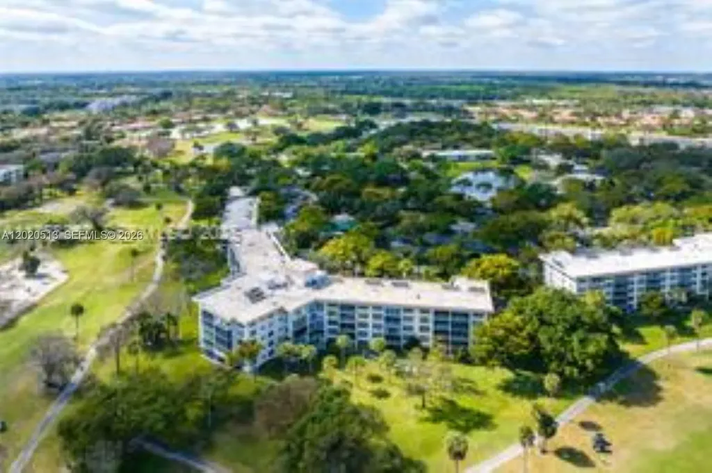 3800 Oaks Clubhouse Drive Pompano Beach FL 33069