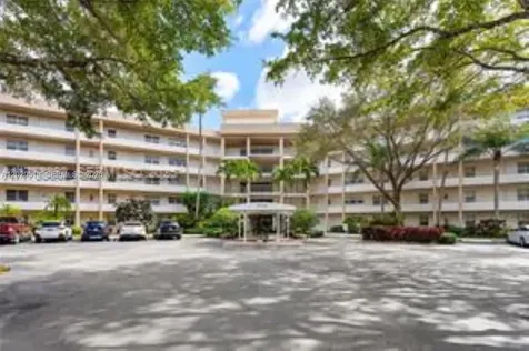 3800 Oaks Clubhouse Drive Pompano Beach FL 33069