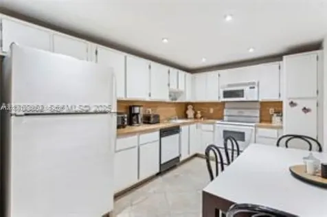 3800 Oaks Clubhouse Drive Pompano Beach FL 33069