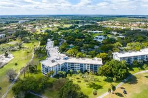 3800 Oaks Clubhouse Drive Pompano Beach FL 33069