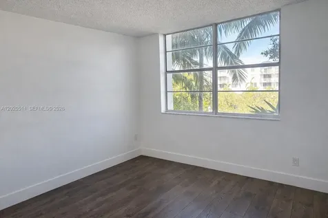 496 NW 165th Miami FL 33169