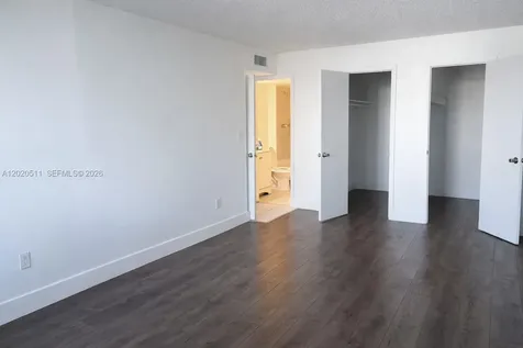 496 NW 165th Miami FL 33169