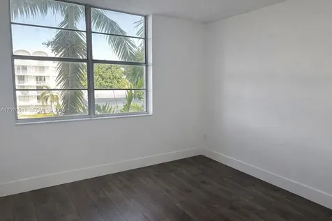 496 NW 165th Miami FL 33169