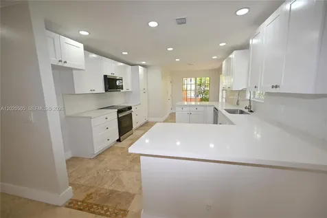 2125 Harbor Way Weston FL 33326