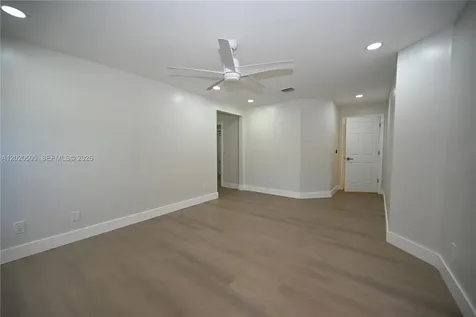 2125 Harbor Way Weston FL 33326