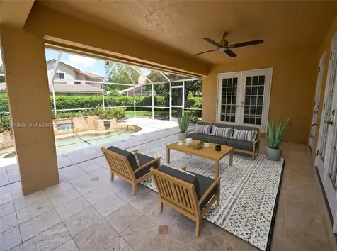 2125 Harbor Way Weston FL 33326