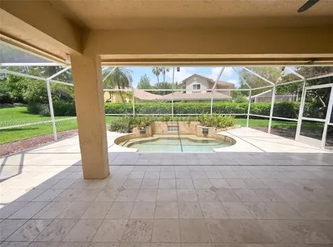 2125 Harbor Way Weston FL 33326
