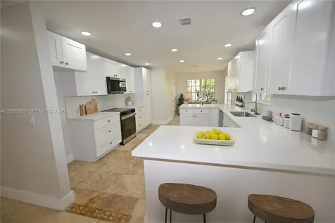 2125 Harbor Way Weston FL 33326