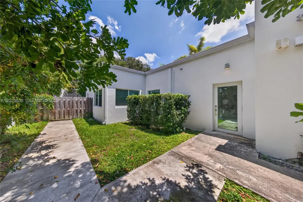 1327 SE 2nd Avenue Fort Lauderdale FL 33316