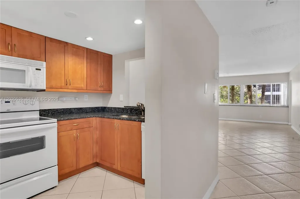 100 Lakeview Drive Weston FL 33326