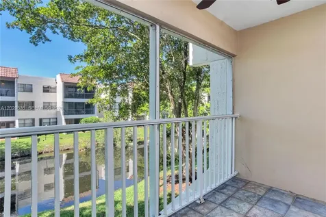 100 Lakeview Drive Weston FL 33326