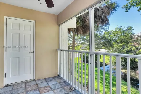 100 Lakeview Drive Weston FL 33326