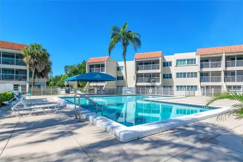 100 Lakeview Drive Weston FL 33326