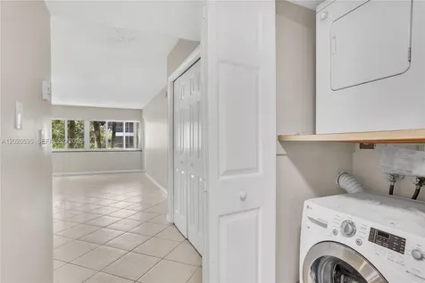 100 Lakeview Drive Weston FL 33326