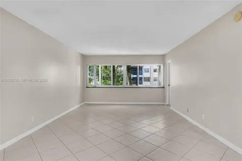 100 Lakeview Drive Weston FL 33326