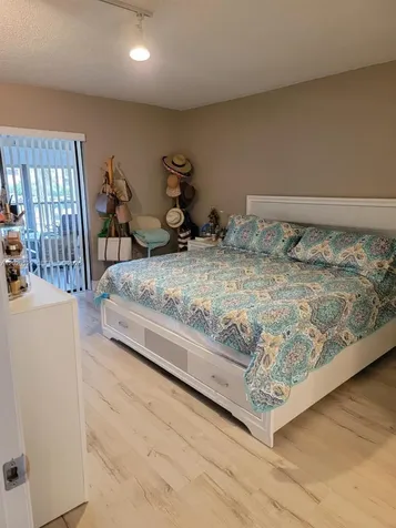 220 Lakeview Drive Weston FL 33326