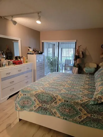 220 Lakeview Drive Weston FL 33326