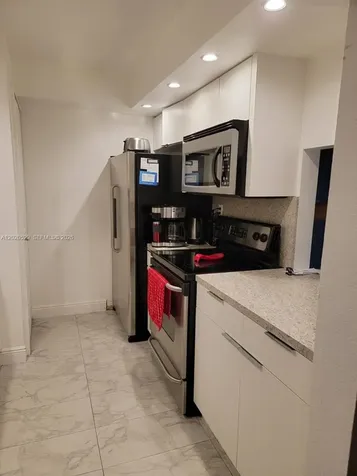 220 Lakeview Drive Weston FL 33326