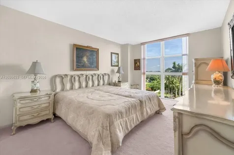 1000 Quayside Terrace Miami FL 33138