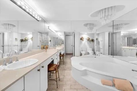 1000 Quayside Terrace Miami FL 33138