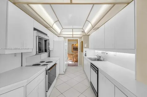 1000 Quayside Terrace Miami FL 33138