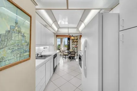 1000 Quayside Terrace Miami FL 33138