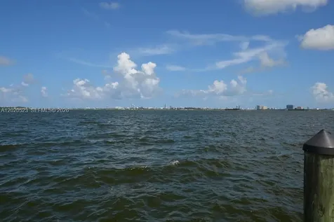 1000 Quayside Terrace Miami FL 33138
