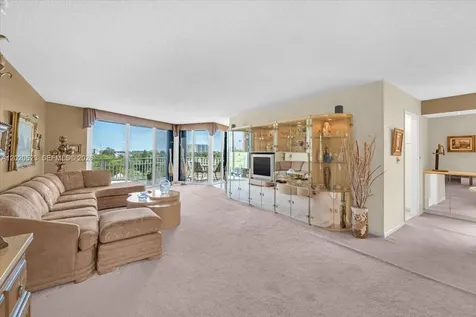 1000 Quayside Terrace Miami FL 33138