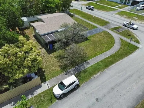 5761 SW 41st Street West Park FL 33023