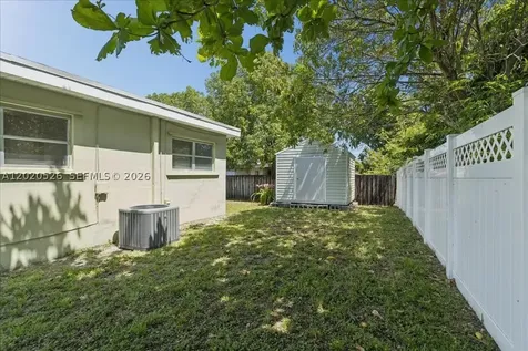 5761 SW 41st Street West Park FL 33023