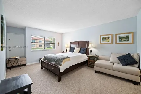200 Lakeview Drive Weston FL 33326