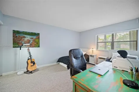 200 Lakeview Drive Weston FL 33326