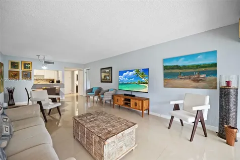 200 Lakeview Drive Weston FL 33326