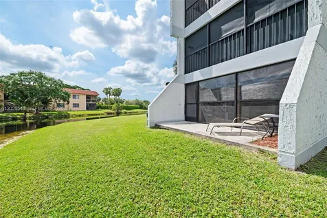 200 Lakeview Drive Weston FL 33326