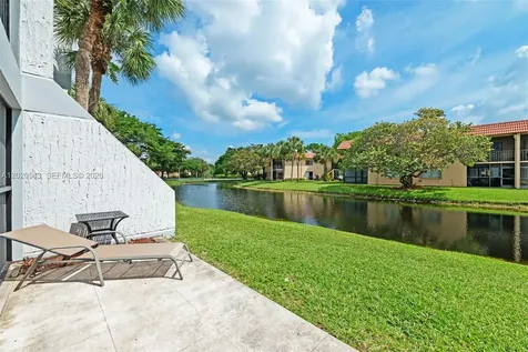 200 Lakeview Drive Weston FL 33326