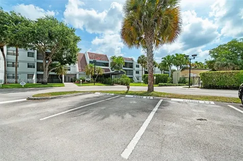 200 Lakeview Drive Weston FL 33326
