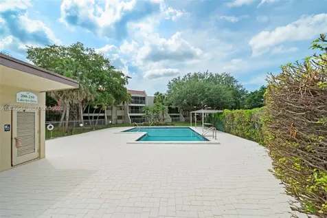 200 Lakeview Drive Weston FL 33326