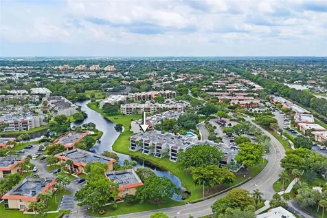200 Lakeview Drive Weston FL 33326